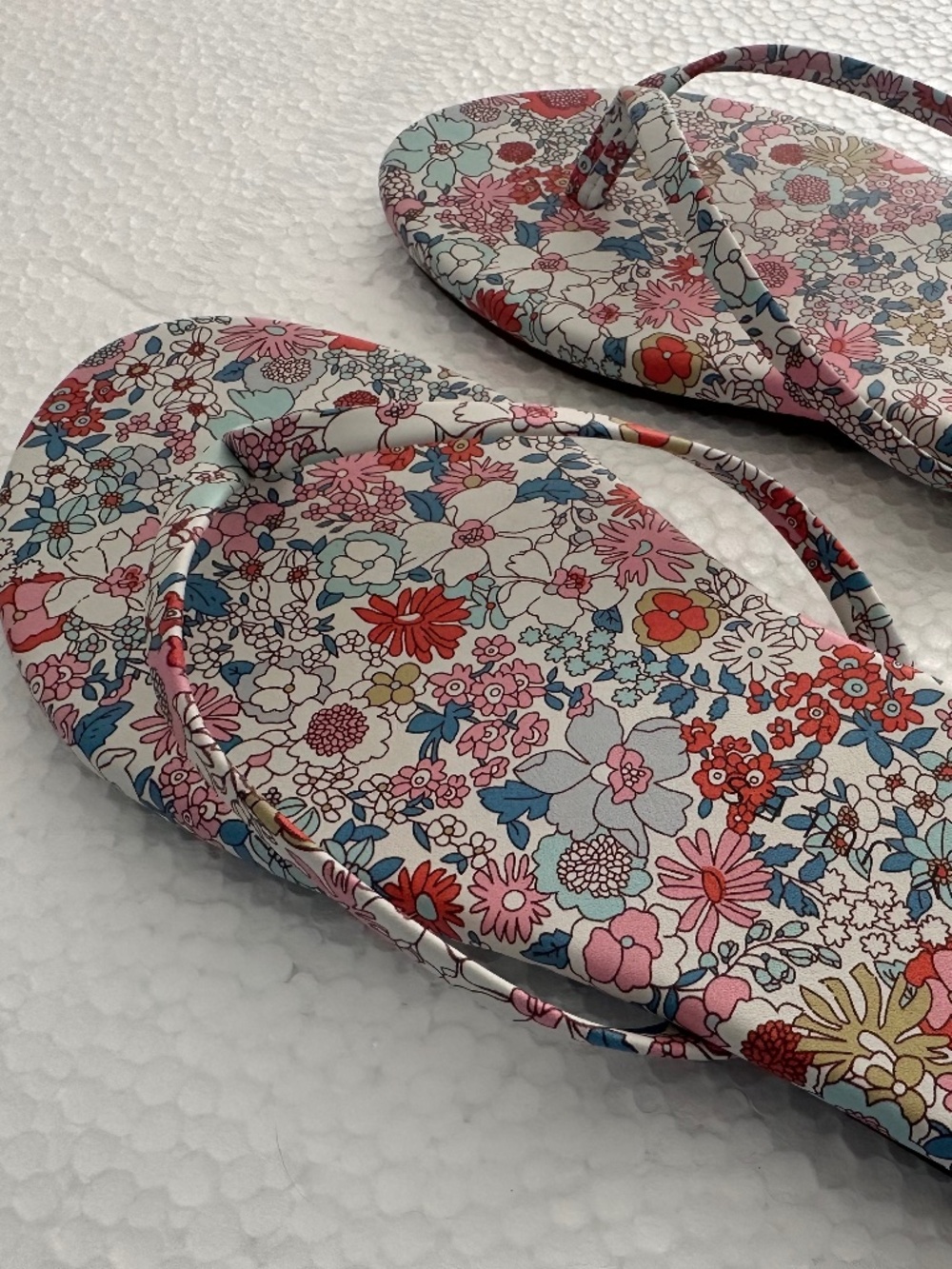 Sincerely Jules Cruise Floral Flip-Flop Sandals Size 8M New